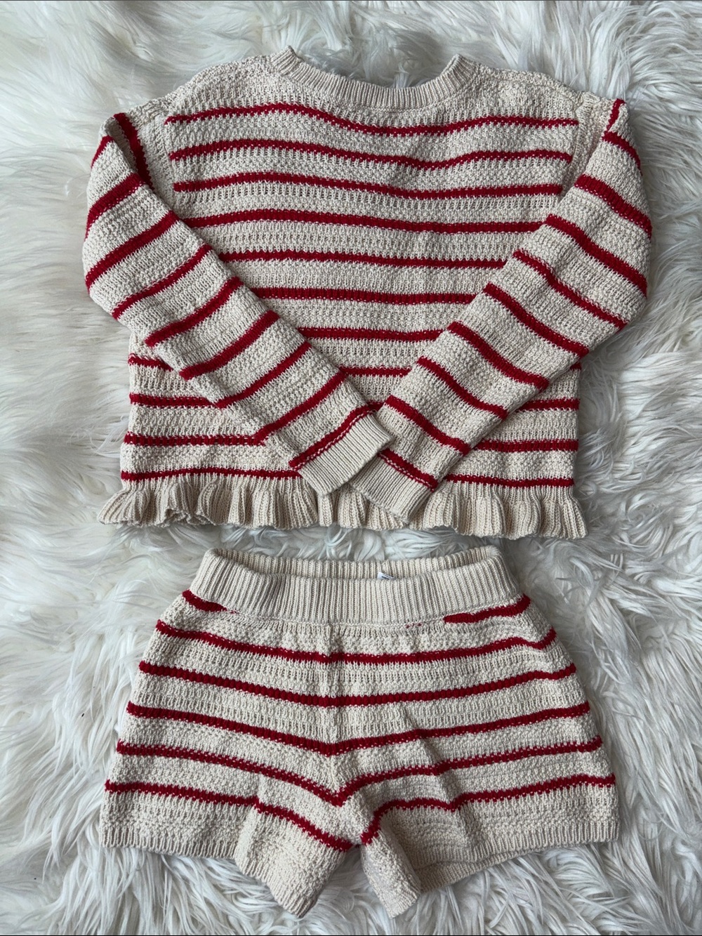 Jessica Simpson beach vibes outfit